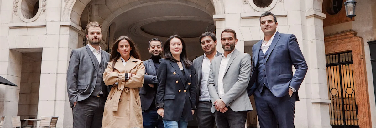 Photo des collaborateurs de l'agence l'Enseigne Parisienne.